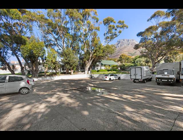 1,500M² GUESTHOUSE FOR SALE IN WALMER ESTATE